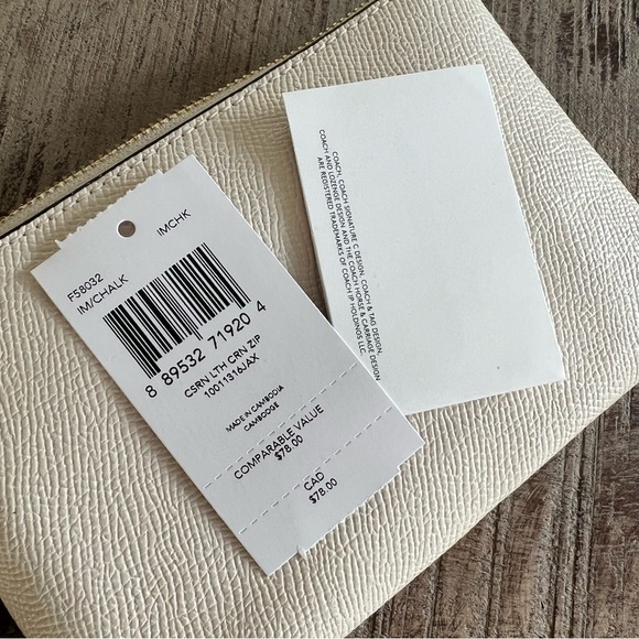 Coach White Wristlet NWT - Picture 5 of 5
